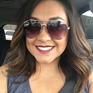 Meet your Posher, Alicia